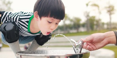 公園上這個直飲水機(jī)美滋滋，喝了就會想分享給所有人！